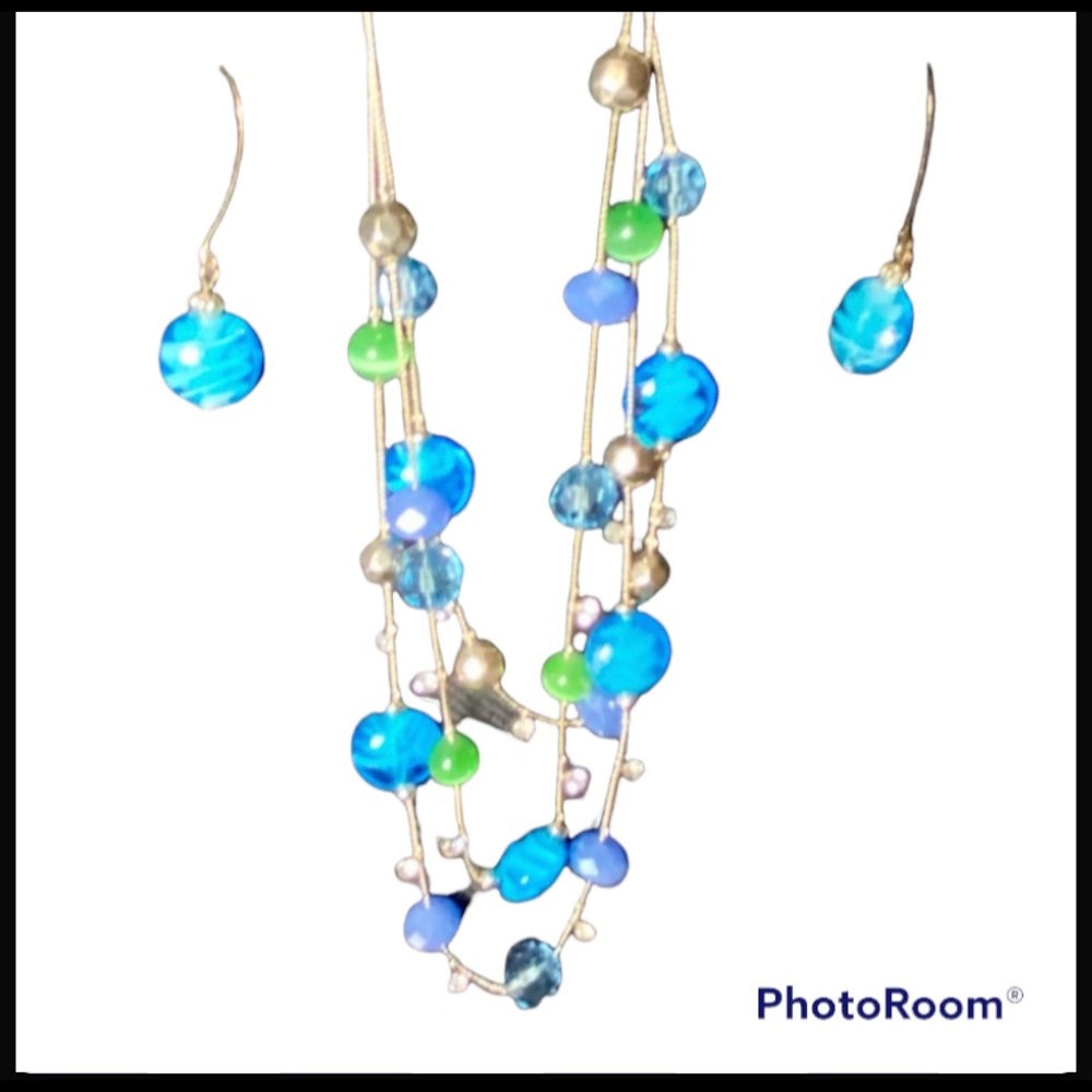 HP🎉Lovely Goldtone Triple Strand Beaded Multicolor Necklace and Earring Set